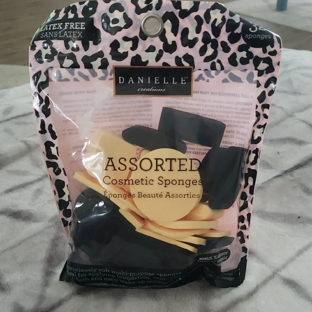 Assorted Cosmetic Sponges - Black and Cream